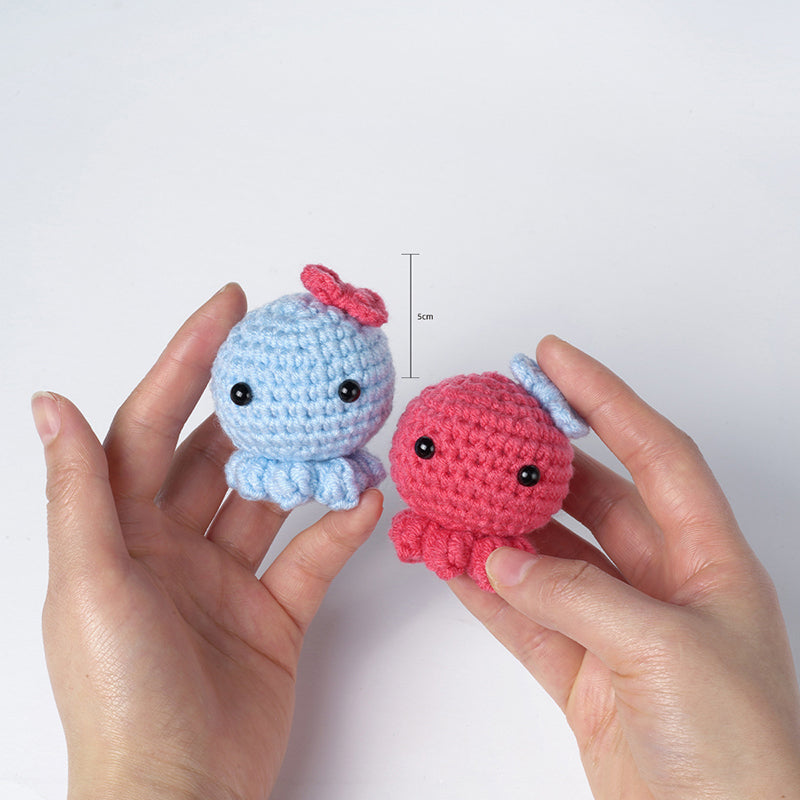 Mewaii Easy Crochet Kits For Beginner Kawaii Red and Blue Octopus Beginners  Crochet Kit with Easy Peasy Yarn-6pcs
